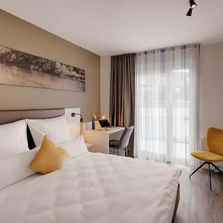 Amper Art Hotell 3*